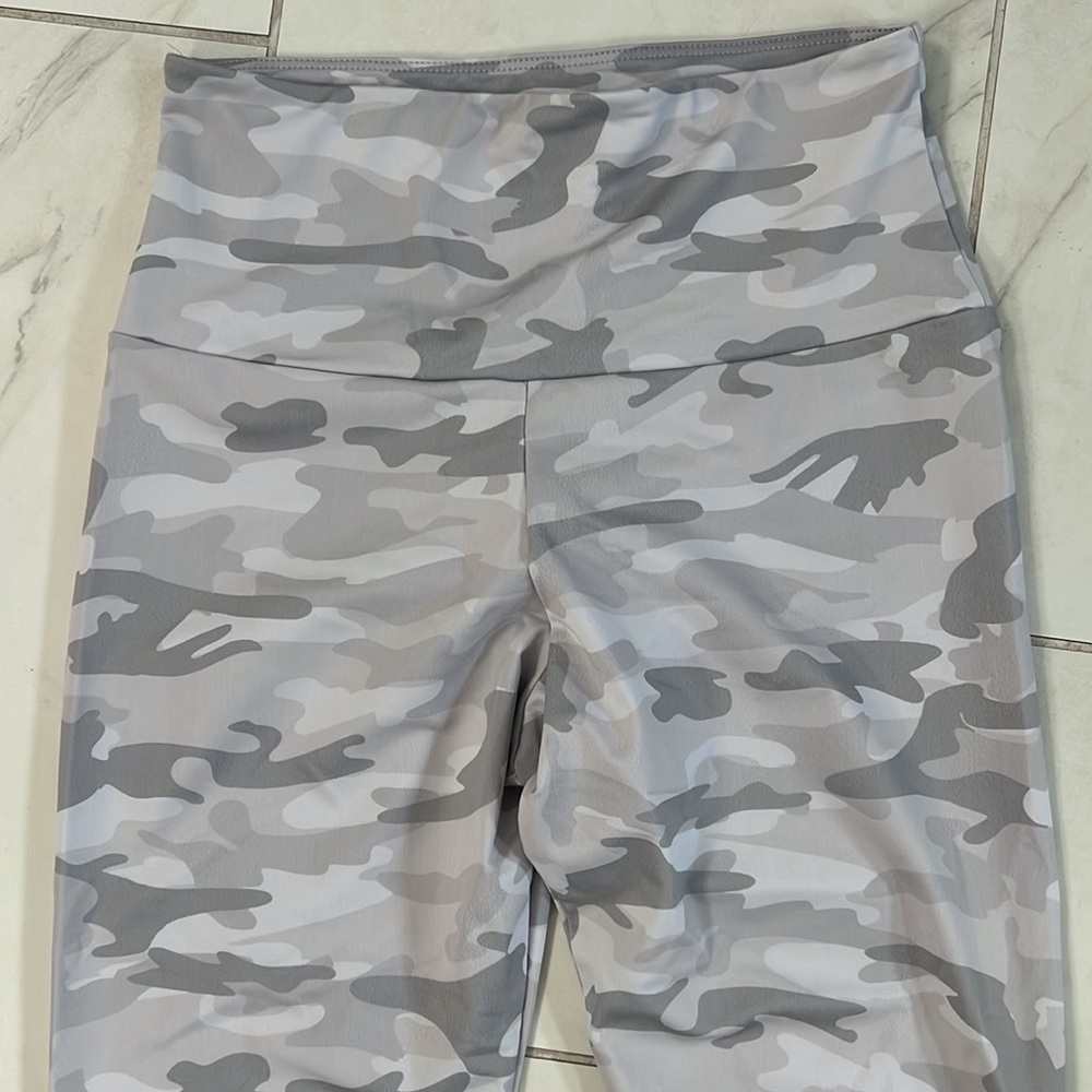 Onzie Flow Camo Leggings View 2